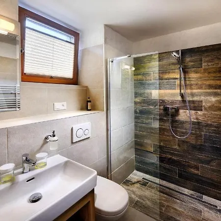Jasna Wellness Saskia Jacuzzi & Sauna