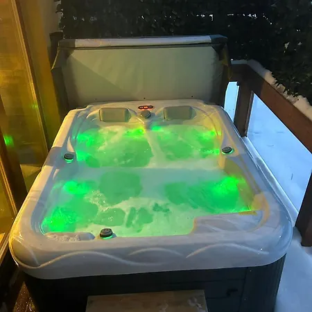 Jasna Wellness Saskia Jacuzzi & Sauna Deménvölgy